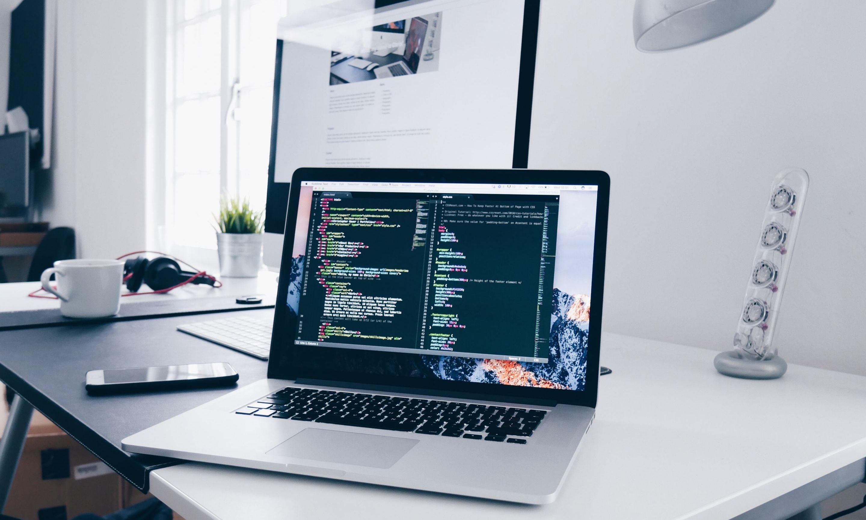 cropped-christopher-gower-m_HRfLhgABo-unsplash-1.jpg